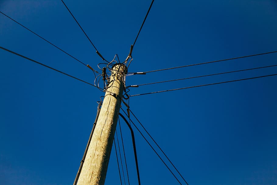 ledninger, industri, kabel, strømkabel, elektricitet, pol, blå, el-pylon, meddelelse, teknologi, forbindelse, Strømforsyning, himmel, skyfri himmel, ingen mennesker, lav vinkel visning, natur, brændstof og elproduktion, telefon stolpe, telefonlinje, dag, udendørs, dyr, reb, 4K