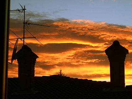 tramonto, nuvole, tetti, silhouette, retroilluminato, cielo, crepuscolo, natura, colore arancione, sole, struttura costruita, architettura, nessuno, nuvola - cielo, esterno dell'edificio, costruzione, bellezza nella natura, Torre, all'aperto, cielo drammatico, religione, ambiente, credenza, spiritualità, 1080P, CC0, dominio pubblico, privo di copyright