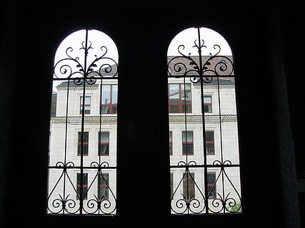 langas, apvalus langas, arka, architektūra, pastatas, pastatyta struktūra, nėra žmonių, stiklas - medžiaga, įėjimas, siluetas, uždaryta, durys, pastato išorė, vartai, tinklelis, saugumą, grotelės, metalo, apsauga, skaidrus, stiklas, metālkalumi, tamsus, puošnus, lango rėmas, geležies - metalo, 1080P, CC0, Viešasis domenas, nemokamai