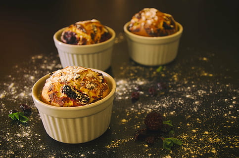 mores, bol, primer pla, contenidor, cuinar, producte diari, deliciós, postres, menjar, fruita, fruites, créixer, saludable, casolà, muffins, nutrició, natura morta, sucre, dolç, menjar i beguda, a l'interior, cap gent, llest per menjar, frescor, dia, centrar-se en primer pla, menjar asiàtic, benestar, vista d’angle alt, menjar dolç, alimentació saludable, carn, tir de l'estudi, vegetals, taula, temptació, menjar japonès, menjar xinès, 4K, CC0, domini públic, lliure de regalies