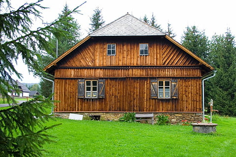 Wolke, Hütte, Urlaub, wolkig, einsam, montieren, Natur, Holz, hölzern, Chalet, Baum, Gebäudehülle, gebaute Struktur, Haus, Holz - Material, die Architektur, Pflanze, Gebäude, Gras, Tag, grüne Farbe, keine Leute, Wohngegend, Wachstum, Fenster, draußen, Feld, Land, Himmel, Kabine, 720P, CC0, gemeinfrei, lizenzfrei