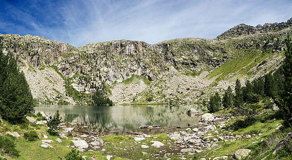 cirque, les pyrénées, Espagne, la nature, Montagne, été, paysage, Lac, en plein air, rock - objet, eau, paysages, Bulgarie, culture bulgare, rivière, Roche, tranquillité, beauté dans la nature, paysages - nature, scène tranquille, réflexion, solide, personne, formation rocheuse, scène non urbaine, ciel, plante, Destinations de voyage, arbre, conifère, pinède, pin, lac de réflexion, 1080P, CC0, domaine public, libre de droits