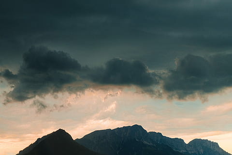 snowcapped kalnas, balta, mėlyna, dangus, kalnų, debesys, debesis, kalnas, aukščiausiojo lygio susitikime, kraštovaizdį, pobūdį, dramatiškas dangus, saulėlydis, saulėtekis, tamsus, alpen, alp, dramatiškas debesis, dramatiškas, siluetas, viršuje, lietus, bavarium, Nacionalinis parkas, berchtesgadener žemė, debesis - dangus, grožis gamtoje, vaizdai - gamta, ramybė, ramioje scenoje, nėra žmonių, idiliškas, aplinką, ne miesto scenoje, lauke, audros debesys, kalnų viršūnė, grėsmingas, 4K, CC0, Viešasis domenas, nemokamai