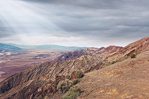 Sonnenstrahlen, Solar, Strahlen, Berg, Solar-, Strahlen, Wüste, Kalifornien, hoch, Himmel, Natur, Sonnenlicht, Blau, Sonne, sonnig, Todes-Tal, Dantes Sicht, Nationalpark, wunderschönen, Wolken, paradiesisch, ziemlich, schöne Landschaft, inspirierende Landschaften, Sonnenuntergang, Park, Licht, Sonnenaufgang, natürlich, draussen, Landschaft, Sommer-, Wandern, szenen, draußen, Hügel, Gebirge, wolke - himmel, Panorama-, Rock - Objekt, Schönheit in der Natur, Tal, keine Leute, extremes Gelände, Straße, ländliche Szene, Szenen - Natur, ruhige Szene, Nicht-städtische Szene, Umgebung, Ruhe, Tag, Fernbedienung, idyllisch, Rock, physische Geographie, Felsformation, Reiseziele, trockenes Klima, dramatische Landschaft, Formation, Klima, 5K, CC0, gemeinfrei, lizenzfrei