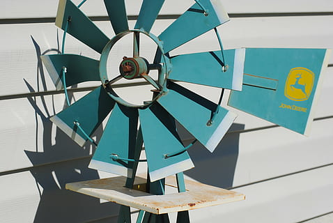 vindmølle, grøn, vind, miljø, energi, natur, økologi, øko, strøm, miljømæssige, vedvarende, turbine, Sky, design, gård, naturlig, symbol, himmel, sol, plante, planet, panel, ikon, elektricitet, græs, landskab, flad, blå, bæredygtig, vand, alternativ, moderne, bio, organisk, træ, teknologi, ingen mennesker, dag, indendørs, lav vinkel visning, tæt på, hængende, sollys, vedvarende energi, nøjagtighed, arkitektur, sport, belysningsudstyr, metal, udstyr, form, mønster, geometrisk form, 4K, CC0, offentligt domæne, royaltyfrie