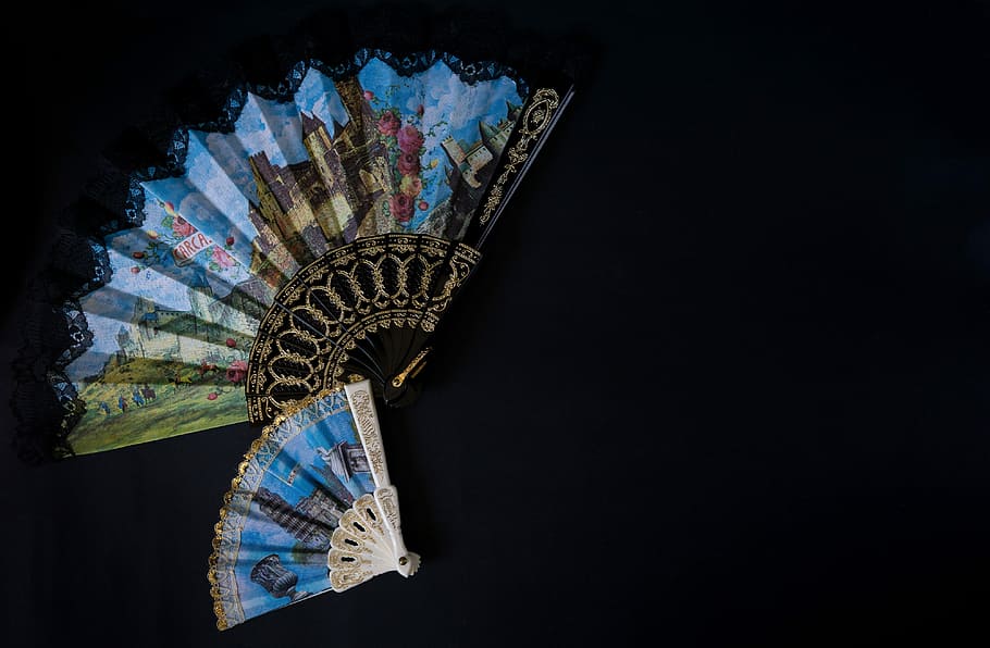 fan, gamma, spagnolo, raffreddamento, freddezza, colorato, estate, Sud, valuta cartacea, cultura artistica e intrattenimento, moneta, notte, sfondo nero, architettura, copia spazio, nessuno, cielo, città, destinazioni di viaggio, struttura costruita, illuminato, natura, Inquadratura dal basso, multicolore, all'aperto, volante, religione, esterno dell'edificio, 4K