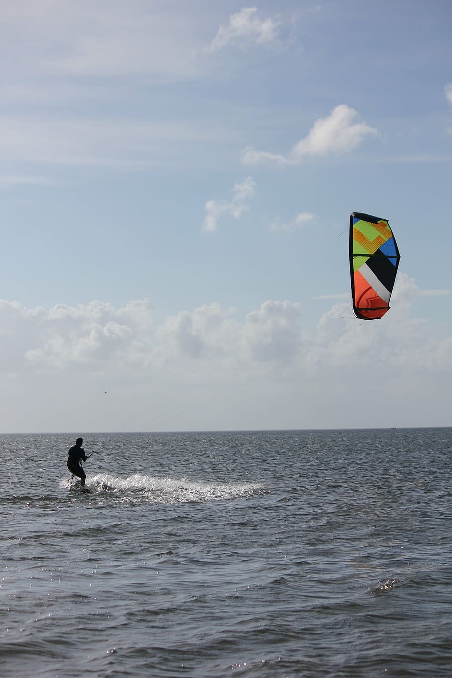 kitesurf, cometa, vent, mar, aigua, cel, aventura, davant del mar, horitzó sobre l’aigua, esport, moviment, horitzó, activitat d'oci, núvol - cel, escenics - natura, bellesa a la natura, naturalesa, Esports extrems, dia, estils de vida, kiteboarding, a l'aire, a l'aire lliure, 5K