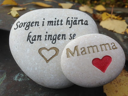 suru, puuttuva, kivi, teksti, rakkaus, yksi sana, symboli, sydämenmuotoinen, läntinen käsikirjoitus, viestintä, tunne, positiivisia tunteita, lähikuva, ei ihmisiä, päivä, keskittyä etualalle, viesti, vankka, ulkona, juhla, asetelma, määrä, ystävänpäivä - loma, 2K, CC0, public domain, rojaltivapaa