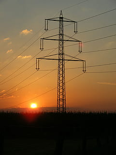 le coucher du soleil, ciel, strommast, champ, soir, paysage, abendstimmung, crépuscule, ambiance, été, Soleil, la nature, rémanence, horizon, lumière, électricité, câble, source de courant, La technologie, pylône électrique, ligne électrique, production de carburant et d'électricité, lien, silhouette, couleur orange, personne, beauté dans la nature, terre, nuage - ciel, en plein air, complexité, ciel romantique, équipement électrique, 2K, CC0, domaine public, libre de droits
