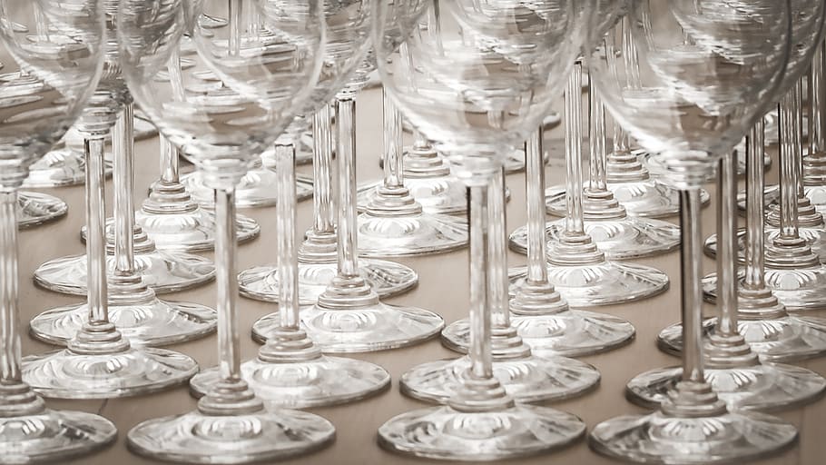 klar, vin glas plot, vinglas, mønster, drikke, glas, vin, form, parti, fest, symbol, bar, sæt, gruppe, tæt på, ingen mennesker, arrangement, glas - materiale, gennemsigtig, stor gruppe af objekter, stilleben, overflod, indendørs, drikkeglas, side om side, bestille, mad og drikke, fuld ramme, rigdom, i en række, husholdningsudstyr, luksus, 1080P