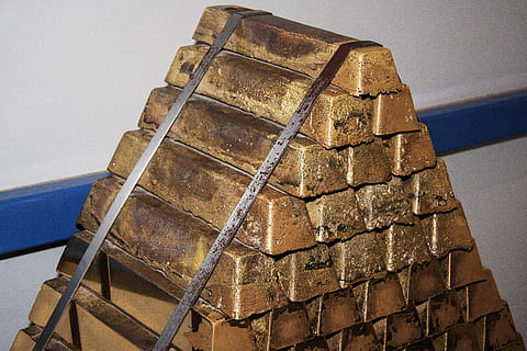 gullbarrer, messing, blokk stakk, barer, skinnende, spesiell støpt messing, pyramide, metall arbeid, brass ingot haug, fond, struktur, bakgrunn, stålbånd, ingen folk, høy vinkel visning, stable, dag, murstein, gammel, brun, natur, nærbilde, mønster, veggbyggingsfunksjon, utendørs, tre - materiale, stilleben, bygget struktur, arkitektur, strukturert, metall, rusten, 4K, CC0, offentlig domene, opphavsrett gratis