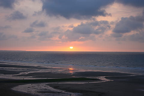 Landschaft war, Normandie Strand, Sonnenuntergang, Himmel, Meer, Wasser, Szenen - Natur, Schönheit in der Natur, Ruhe, Horizont über Wasser, Strand, wolke - himmel, ruhige Szene, Horizont, Land, Natur, idyllisch, keine Leute, Sonne, orange Farbe, draußen, 4K, CC0, gemeinfrei, lizenzfrei