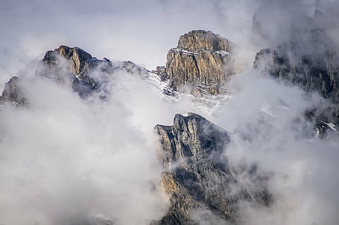 Berg, Wolke, Landschaft, Schnee, Natur, wolkig, Alpen, Höhe, keine Leute, wolke - himmel, draußen, Winter, Tag, kalte Temperatur, szenen, Rock, Umgebung, Rock - Objekt, Szenen - Natur, Schönheit in der Natur, solide, Nebel, Geologie, Reise, Himmel, Reiseziele, Wasser, Gipfel, Eis, Heiße Quelle, 2K, CC0, gemeinfrei, lizenzfrei