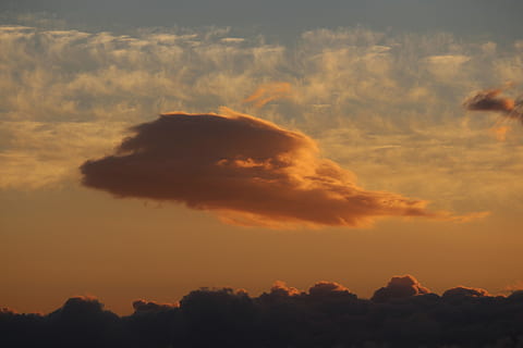 solnedgang, cloudformation, skyer, humør, himmel, aftenhimmel, efterglød, sky - himmel, skønhed i naturen, orange farve, scenics - natur, silhuet, natur, rolig scene, ro, ingen mennesker, idyllisk, dramatisk himmel, miljø, udendørs, ikke-urbane scene, lav vinkel visning, træ, sollys, majestætisk, magt i naturen, 5K, CC0, offentligt domæne, royaltyfrie