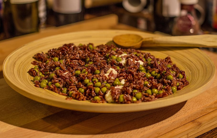 mongeta mung, arròs, marró, fusta, placa, risotto, mozzarella, arròs integral, arròs vermell, bambú, plat, cullera, taula, menjar i beguda, menjar, a l'interior, material de fusta, frescor, carn, cap gent, llest per menjar, vegetals, menjar mexicà, primer pla, alimentació saludable, bol, estofat, negocis, espècia, carn vermella, vedella, berenar, menjar xinès, sopar, 4K