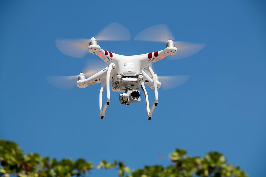 fotografi sudut rendah, dji, standar, kamera, dengung, hd, helikopter, fotografi, di luar ruangan, biru, langit, teknologi, pengawasan, kamera - peralatan fotografi, peralatan media, penerbangan, di udara, tema fotografi, sistem penentuan posisi global, syuting, alam, langit cerah, futuristik, tidak ada orang, gerakan, tampilan sudut rendah, koneksi, cerah, hari, angkutan, konsep kakak laki-laki - orwellian, berwarna perak, 5K