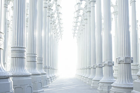 fotografia, blanc, lot de paret, foto, pilars, pilar, arquitectura, columna, llum, art, edifici, únic, Photoshop, profunditat, catedral, llanterna, Camí, Color blanc, cortina, columna arquitectònica, estructura construïda, indústria, cap gent, en fila, dia, a l'aire lliure, brillant, naturalesa, tecnologia, gran grup d'objectes, llum solar, industria de la construcció, finestra, lluminós, color plata, concret, 4K, CC0, domini públic, lliure de regalies