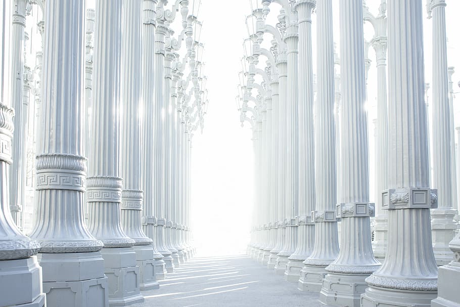 fotografia, blanc, lot de paret, foto, pilars, pilar, arquitectura, columna, llum, art, edifici, únic, Photoshop, profunditat, catedral, llanterna, Camí, Color blanc, cortina, columna arquitectònica, estructura construïda, indústria, cap gent, en fila, dia, a l'aire lliure, brillant, naturalesa, tecnologia, gran grup d'objectes, llum solar, industria de la construcció, finestra, lluminós, color plata, concret, 4K