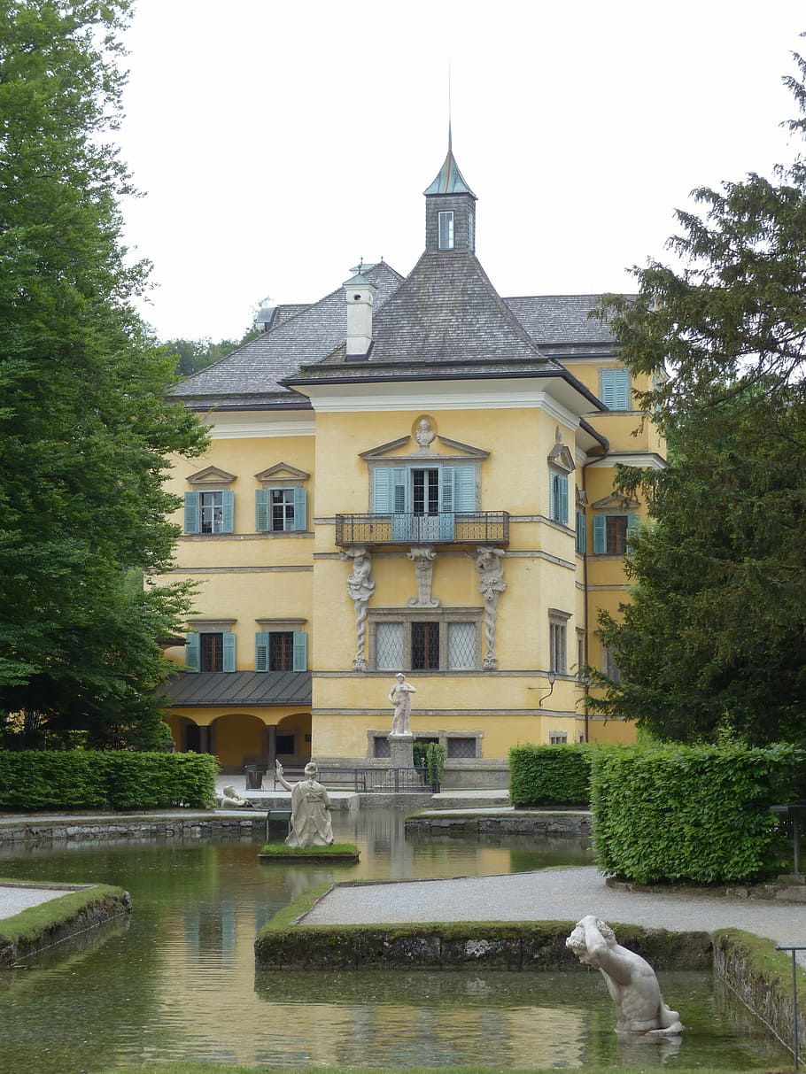 schloss hellbrunn, castell, Hellbrunn, edifici, arquitectura, manierisme, groc, annex, Salzburg, Austràlia, jocs d’aigua, aigua, arbre, casa, exterior de l'edifici, reflexió, estructura construïda, planta, cel, naturalesa, dia, davant del mar, cap gent, a l'aire lliure, barri residencial, llac, cel clar, 4K