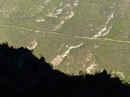 pista, lontano, sentiero, migratorio, percorso migratorio, montagna, monte altissimo, sentiero di montagna, escursione, vista aerea, giorno, nessuno, all'aperto, natura, pianeta Terra, terra, ambiente, roccia, acqua, mare, roccia - oggetto, paesaggio, scenics - natura, bellezza nella natura, solido, vista dall'alto, spiaggia, viaggio, 4K, CC0, dominio pubblico, privo di copyright
