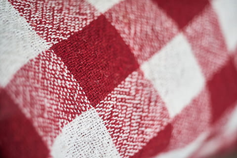 Abdeckung, Plaid, rot, Muster, Handtuch, Stoff, Textil-, weich, Weiß, perforiert, Pore, Baumwolle, Textur, Detail, Makro, horizontal, Rosa, Nahansicht, Vollbild, selektiver Fokus, Hintergründe, keine Leute, drinnen, weiße Farbe, texturiert, Kunst, Kreativität, gestalten, extreme Nahaufnahme, Material, Papier-, Kunst und Handwerk, Sweatshirt, 8K, CC0, gemeinfrei, lizenzfrei