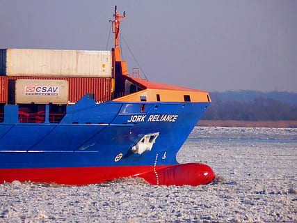 Winter, winterlich, kalt, Winter kalt, Schnee, Frost, Wintertraum, schneebedeckt, Elbe, Seefahrt, Tagesmarkierung, Leuchtturm, Leuchtfeuer, Tonne, Container, Containerschiff, Schiff, maritim, Wasser, Versand, Küste, Technologie, Transport, Deutschland, Ladung, Frachter, Meer, romantisch, altes Land, Stimmung, Navigation, Niedersachsen, Landschaft, Unterstützung, Transportmittel, Wasserfahrzeug, Himmel, Natur, Tag, rot, Blau, draußen, Land, keine Leute, klarer Himmel, Strand, festgemacht, Industrie, die Architektur, verankert, 2K, CC0, gemeinfrei, lizenzfrei
