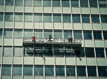 tre, herrer, arbejder, glas, bygning, dagtimerne, facade, vindue, vinduespudser, arkitektur, huse facader, høj bygning, arbejde, websted, håndværkere, bygningsarbejdere, arbejdere, by, kontorbygning, skyskraber, urban scene, bygning udvendig, bygget struktur, forretning, glas - materiale, beskæftigelse, gruppe af mennesker, vindueskive, rengøring, kontorbygning udvendig, dag, rigtige mennesker, renere, kontor, mennesker, udendørs, medarbejder, ren, uniform, 4K, CC0, offentligt domæne, royaltyfrie