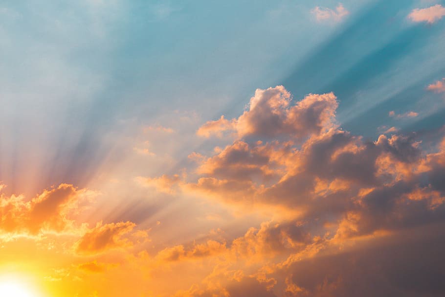 strany mraky, mraky při západu slunce, mrak, západ slunce, svítání, mlha, slunce, mrak - nebe, nebe, scéna s oblaky, pozadí, scenics - příroda, atmosféra, krása v přírodě, slunečního světla, dramatická obloha, idylický, klid, Příroda, životní prostředí, nikdo, sluneční paprsek, klidné scény, náladový nebe, zářivé barvy, venku, vítr, meteorologie, abstraktní, jasně osvětlené, Jasný, 5K