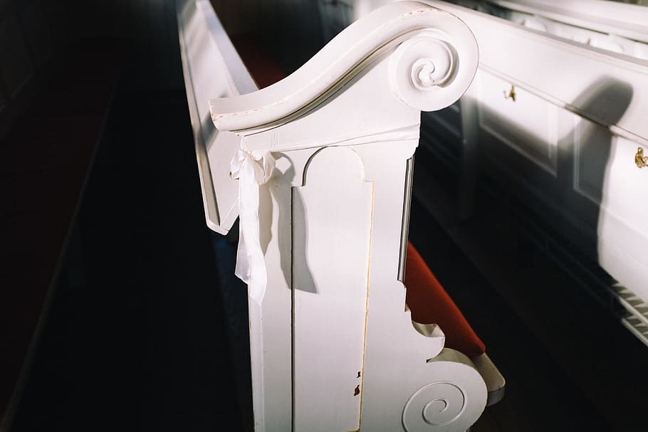 nastro da sposa, Chiesa, nozze, nastro, altro, auto, veicolo terrestre, mezzi di trasporto, avvicinamento, Colore bianco, nessuno, vecchio stile, in stile retrò, in casa, temperatura fredda, sospeso, arte e artigianato, vetro - materiale, finestra, concentrarsi sulle conoscenze acquisite, tessile, capi di abbigliamento, lavanderia, Inquadratura dal basso, giorno, porta, bianca, tavolo, Entrata, rappresentazione, 4K