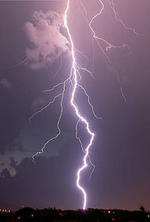 guntur melalui bidang, halilintar pada malam hari, petir, badai, langit, flash, awan, awan - langit, kekuatan di alam, kekuasaan, hujan badai, keindahan di alam, alam, tanda, komunikasi, malam, tanda peringatan, langit yang dramatis, kilat bercabang dua, listrik, tidak ada orang, lingkungan Hidup, diterangi, di luar rumah, meteorologi, terang, Sumber Daya listrik, ungu, 1080P, CC0, domain publik, bebas royalti