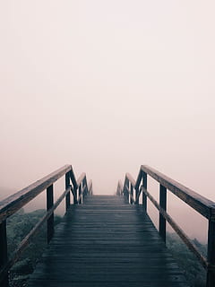 schwarz, hölzern, Treppe, bedeckt, Nebel, Foto, Braue, Weg, Berghang, Fotografie, Trittbrett, Wolke, Geländer, Brücke, Natur, Meer, Holz - Material, Seebrücke, Wasser, keine Leute, Promenade, Anlegesteg, ruhige Szene, Brücke - künstliche Struktur, draußen, Landschaft, See, Himmel, szenen, kopieren sie platz, der Weg nach vorn, Richtung, die Architektur, gebaute Struktur, Schönheit in der Natur, Ruhe, abnehmende Perspektive, Horizont über Wasser, lange, 2K, CC0, gemeinfrei, lizenzfrei