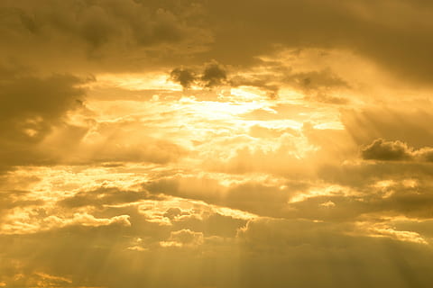 tempesta, núvols, cloudformation, cel, fosc, formen núvols, núvols foscos, endavant, vespre, gewitter stimmung, humor, cel fosc, tarda, sol, coberta de núvols, posta de sol, sortida del sol, paisatge, núvol - cel, llum solar, bellesa a la natura, cloudscape, escenics - natura, raig de sol, color taronja, tranquil·litat, cel dramàtic, naturalesa, idíl·lic, fons, cap gent, groc, núvol, atmosfera, a l'aire lliure, brillant, meteorologia, vent, fons abstractes, 4K, CC0, domini públic, lliure de regalies