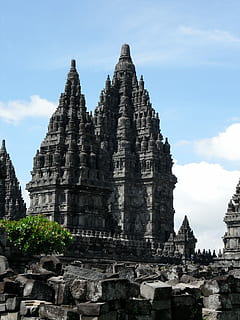 prambanan, temple, java, indonèsia, hinduisme, unesco, patrimoni de la Humanitat, religió, lloc de culte, espiritualitat, material de pedra, cel, arquitectura, estructura construïda, història, el passat, creença, destinacions de viatge, exterior de l'edifici, antic, edifici, viatjar, turisme, núvol - cel, civilització antiga, naturalesa, dia, cap gent, a l'aire lliure, arqueologia, arruïnat, 4K, CC0, domini públic, lliure de regalies