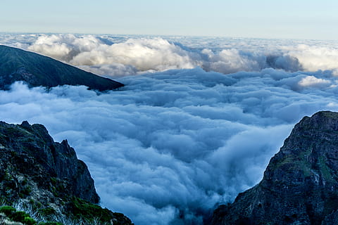 madeira, munţi, acoperit, nori, cer, uită în jos, Munte, viziune drone, nor, nor - cer, frumusețe în natură, scenice - natura, natură, o scenă liniștită, nici o persoana, liniște, scenă non-urbană, stâncă, zi, mediu inconjurator, obiect de rocă, idilic, în aer liber, geologie, la distanta, solid, varf de munte, craterul vulcanic, formare, de mai sus, 5K, CC0, domeniu public, fără drepturi de autor