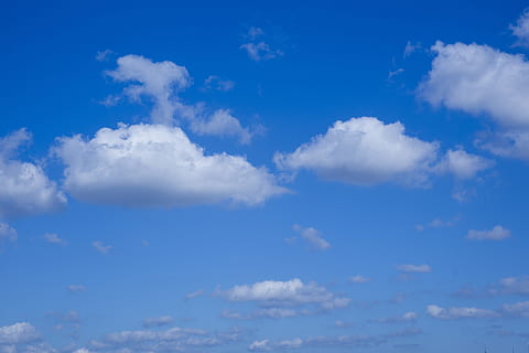 skyer, blå, baggrund, sammensætning, plads, utrolig, Sky, hvid, sommer, landskab, natur, hvide skyer, himmel, sol, flyve, dom, ren, ilt, atmosfære, sky - himmel, skønhed i naturen, scenics - natur, ro, baggrunde, ingen mennesker, cloudscape, dag, rolig scene, hvid farve, lav vinkel visning, idyllisk, udendørs, miljø, meteorologi, fluffy, tjavsede, 5K, CC0, offentligt domæne, royaltyfrie