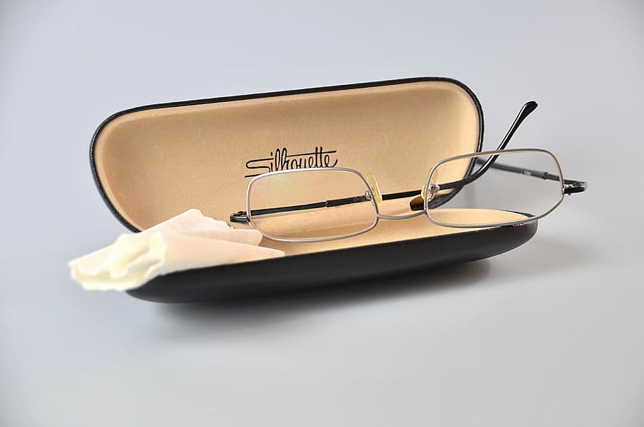 grau, gerahmt, Brille, Fall, Sonnenbrille, Modus, Aussicht, Vision, Optiker, lesen, persönliches Accessoire, Studioaufnahme, Kommunikation, drinnen, keine Leute, Text, einzelnes Objekt, kopieren sie platz, Technologie, kabellose Technologie, Nahansicht, Verbindung, weißer Hintergrund, zwei Objekte, Tabelle, Geschäft, Essen und Trinken, westliche Schrift, Lebensmittel, 4K