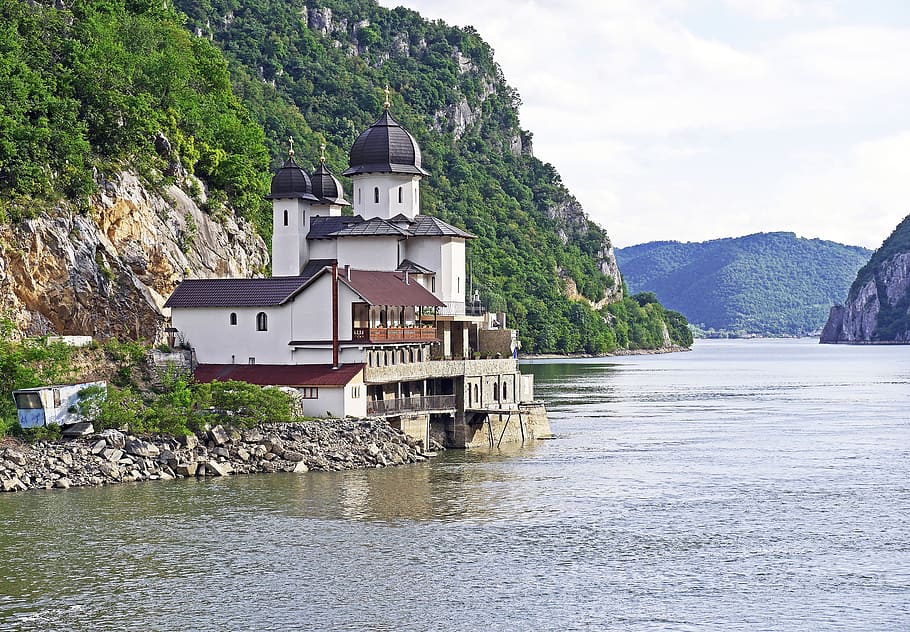 beyaz, siyah, ev, bulunan, nehir kenarı, dağ eğimi, gündüz, manastır, mimari, darboğaz, bina, kilise, Tuna, Tuna seyir, Danube Gorge, gün ışığı, derin, Demir kapı, karparten, göl, peyzaj, dağ, rahibe manastırı, tek yönlü trafik, Ortodoks, açık havada, nehir, nehir gezisi, romanya, manzara, deniz, sahil, Sırbistan, Güneydoğu Avrupa, südkarparten, yaz, turizm, seyahat, ağaç, Su, yapılı yapı, dış yapı, bitki, doğa, gün, doğada güzellik, manzaralar - doğa, Kaya, liman bölgesi, insansız, gökyüzü, kaya - nesne, katı, 4K