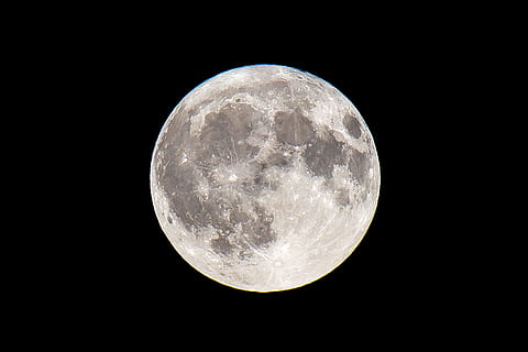 lluna, lluna plena, maan, ple, nit, cel, llum, llum de la lluna, lunar, superfície, esfera, mitjanit, espai, Harvest Moon, volle maan, astronomia, superfície de la lluna, ciència, bellesa a la natura, naturalesa, majestuós, cap gent, Lluna planetària, espai i astronomia, primer pla, tranquil·litat, a l'aire lliure, cercle, escenics - natura, astrologia, fons negre, 5K, CC0, domini públic, lliure de regalies
