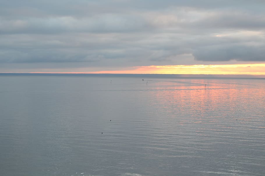 vättern, sortida del sol, núvol, núvol - cel, escenics - natura, cel, bellesa a la natura, aigua, tranquil·litat, escena tranquil·la, mar, davant del mar, horitzó, posta de sol, horitzó sobre l’aigua, cap gent, idíl·lic, naturalesa, escena no urbana, reflexió, a l'aire lliure, 4K