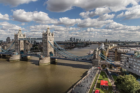 colpo di paesaggio urbano, prese, superiore, utilizzando, canone 6d, 6d, paesaggio urbano, tiro, Londra, dall'alto, Municipio, dslr, urbano, fiume, fiume Tamigi, ponte della torre, Londra, Inghilterra, Inghilterra, UK, ponte - struttura fatta dall'uomo, posto famoso, architettura, capitali, scena urbana, città, cultura britannica, città di Londra, destinazioni di viaggio, cultura inglese, Europa, viaggio, ponte levatoio, turismo, punto di riferimento internazionale, struttura costruita, cielo, skyline urbano, ponte sospeso, storia, connessione, nuvola - cielo, mezzi di trasporto, esterno dell'edificio, ponte, acqua, natura, giorno, nessuno, all'aperto, 4K