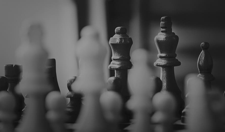 vicino, vista, scacchiera, pezzi, gioco da tavolo, scacchi, giochi di svago, gioco, pezzo degli scacchi, messa a fuoco selettiva, rilassamento, attività di svago, strategia, abilità, nessuno, cultura artistica e intrattenimento, avvicinamento, concorrenza, grande gruppo di oggetti, in casa, natura morta, arte e artigianato, pedone - pezzo degli scacchi, re - pezzo degli scacchi, cavaliere - pezzo degli scacchi, regina - pezzo degli scacchi, 5K