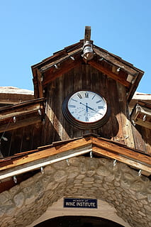 Torre dell'orologio, retrò, bianca, tempo, Inquadratura dal basso, orologio, struttura costruita, architettura, esterno dell'edificio, nessuno, cielo, cielo sereno, giorno, legno - materiale, costruzione, natura, quadrante, finestra, romano, mano minuta, caratteristica della parete, numero romano, luce del sole, orologio da parete, 4K, CC0, dominio pubblico, privo di copyright