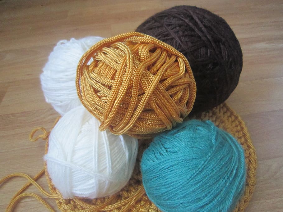 pletení, spleť, akryl, stálý život, vysoký úhel pohledu, textil, uvnitř, čepice, vlna, umění a řemesla, klubko vlny, detail, nikdo, materiál, oblečení, vzor, stůl, dřevo - materiál, tvořivost, řemeslo, měkkost, vlákno, přímo nad, tyrkysové barvy, 1080P