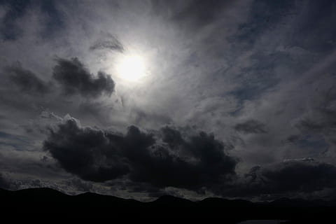 Wolken, Drohung, schwarz, wolke - himmel, Natur, Schönheit in der Natur, Himmel, Wetter, szenen, Sturm, dunkel, Szenen - Natur, Gewitter, Wolkengebilde, Sturmwolke, keine Leute, Dramatischer Himmel, Nacht-, Warnschild, Umgebung, Berg, bedeckt, Zeichen, Regen, draußen, bedrohlich, Meteorologie, Wind, 4K, CC0, gemeinfrei, lizenzfrei