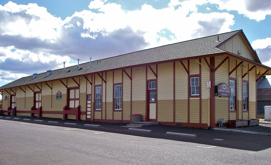 libanon, syd-, pacific, jernbane depot, Libanon sydlige Stillehavsbanen depot, Oregon, bygning, skyer, depot, fotos, offentligt domæne, jernbane, sydlige Stillehavet, bygning udvendig, bygget struktur, udendørs, arkitektur, himmel, sky - himmel, dag, transportmidler, natur, vej, i en række, by, ingen mennesker, gade, side om side, forretning, sollys, rejsemål, godstransport, rækkehus, 1080P