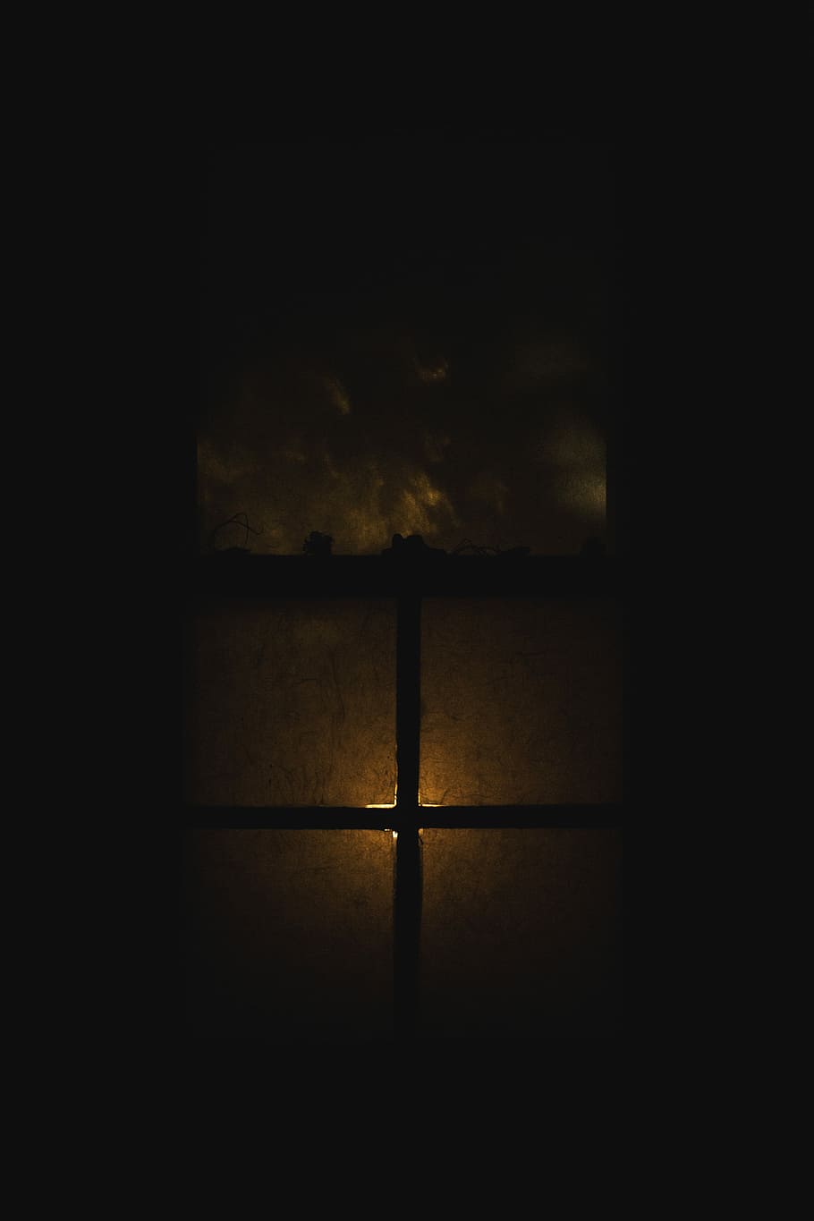 intitulado, ventana, cuadro, ligero, brillar, naranja, negro, fuego, temperamental, Víspera de Todos los Santos, sombra, escalofriante, tema, horripilante, oscuro, adentro, nadie, naturaleza, iluminado, de cerca, pared - característica de la construcción, arquitectura, cuarto oscuro, cuarto doméstico, noche, estructura construida, nube - cielo, metal, material de madera, cielo, techo, 5K