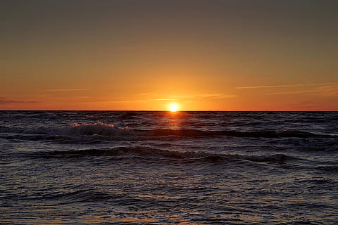 solnedgång, hav, strand, molnfri, himmel, kusten, polen, högtider, panorama, det baltiska havet, bakgrunden, rena, se, landskap, Semester, vågorna, kväll, sinnesro, avslappning, vatten, scenics - natur, skönhet i naturen, horisont över vatten, horisont, orange färg, våg, Sol, lugn, natur, lugn plats, idyllisk, rörelse, inget folk, icke-urbana scenen, vid vatten, utomhus, kraft i naturen, 5K, CC0, offentligt domän, royaltyfria