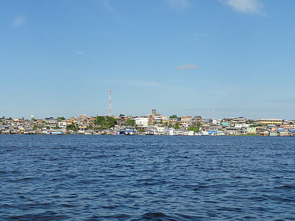 Rio, amazonka, Natura, architektura, na zewnątrz budynku, zbudowana struktura, woda, niebo, nabrzeże, budynek, Miasto, dzień, morze, żadnych ludzi, niebieski, na dworze, pejzaż miejski, kopia przestrzeń, fabryka, przemysł, podróżować, 2K, CC0, domena publiczna, darmowe zdjęcia