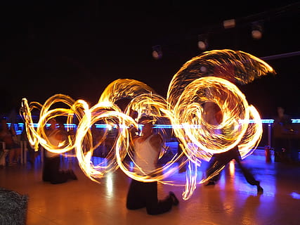 danza, ali, movimiento, noche, espectáculo, kusadasi, larga exposición, iluminado, actuación, movimiento borroso, cultura de las artes y entretenimiento, brillante, hilado, bailando, hombres, ardiente, gente real, fuego, fuego - fenómeno natural, una persona, evento de artes escénicas, velocidad, pintura de luz, actividad de ocio, habilidad, lana de alambre, al aire libre, oscuro, 2K, CC0, dominio público, libre de derechos