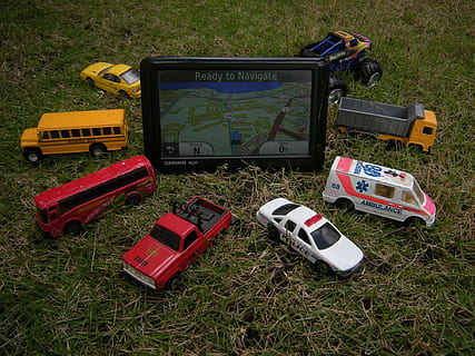 Garmin, nuvi, navigace, technologie, vysoký úhel pohledu, způsob dopravy, pole, pozemního vozidla, sdělení, tráva, přeprava, nikdo, spojení, Příroda, auto, poškozen, přistát, zastaralý, den, motorové vozidlo, rostlina, venku, bezdrátové technologie, 2K, CC0, veřejná doména, bez autorských práv